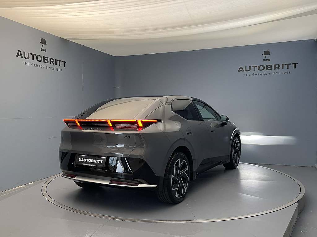 LYNK & CO 02 More-showroom-element-2