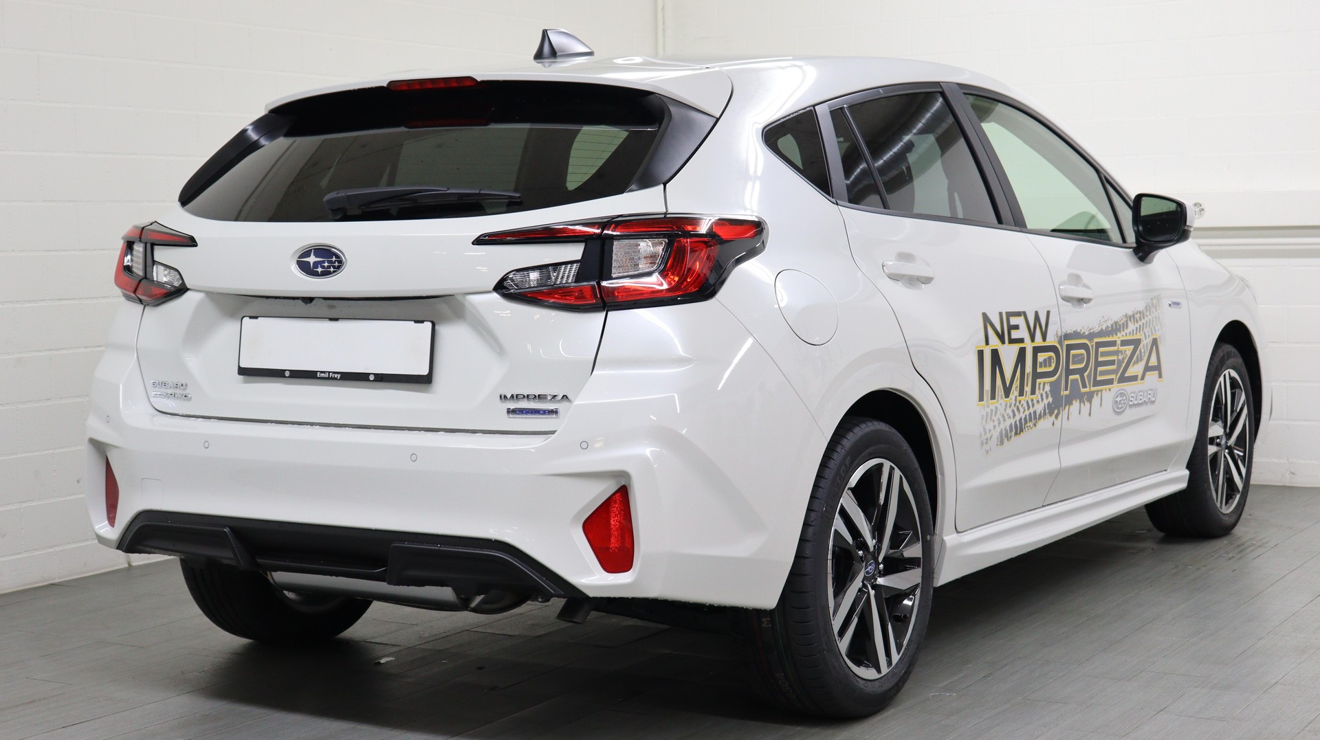 SUBARU Impreza 2.0i e-Boxer Luxury-showroom-element-3