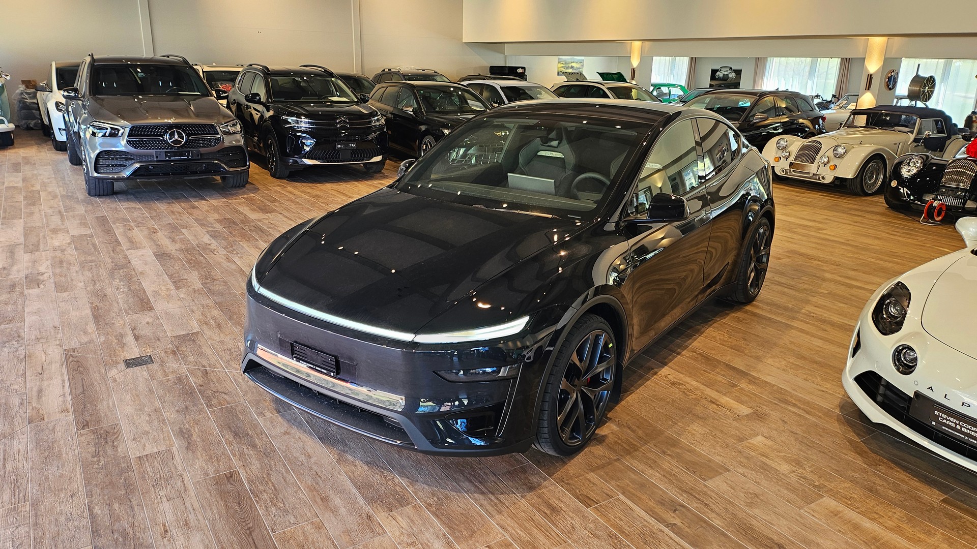 TESLA Model Y Performance AWD 🔥AHK🔥-showroom-element-1