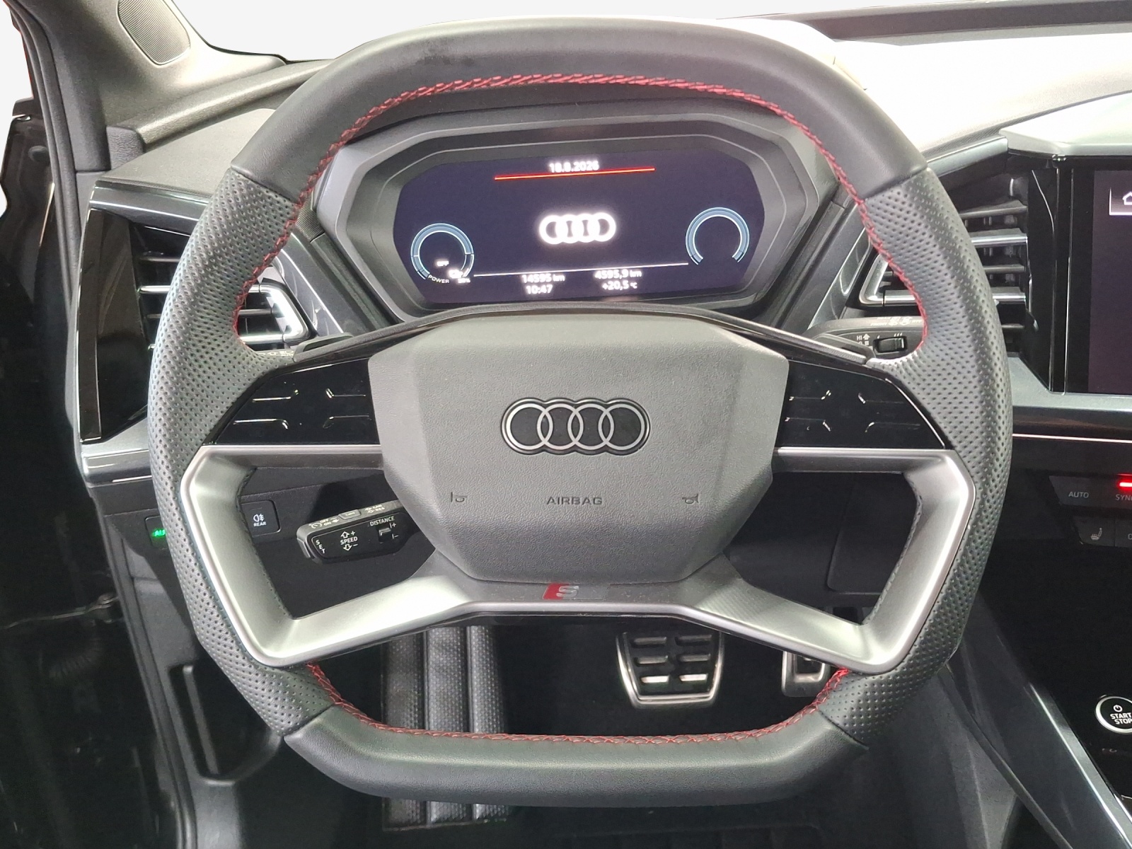 AUDI Q4 e-tron 45 Edition Swiss Ski quattro-image-10