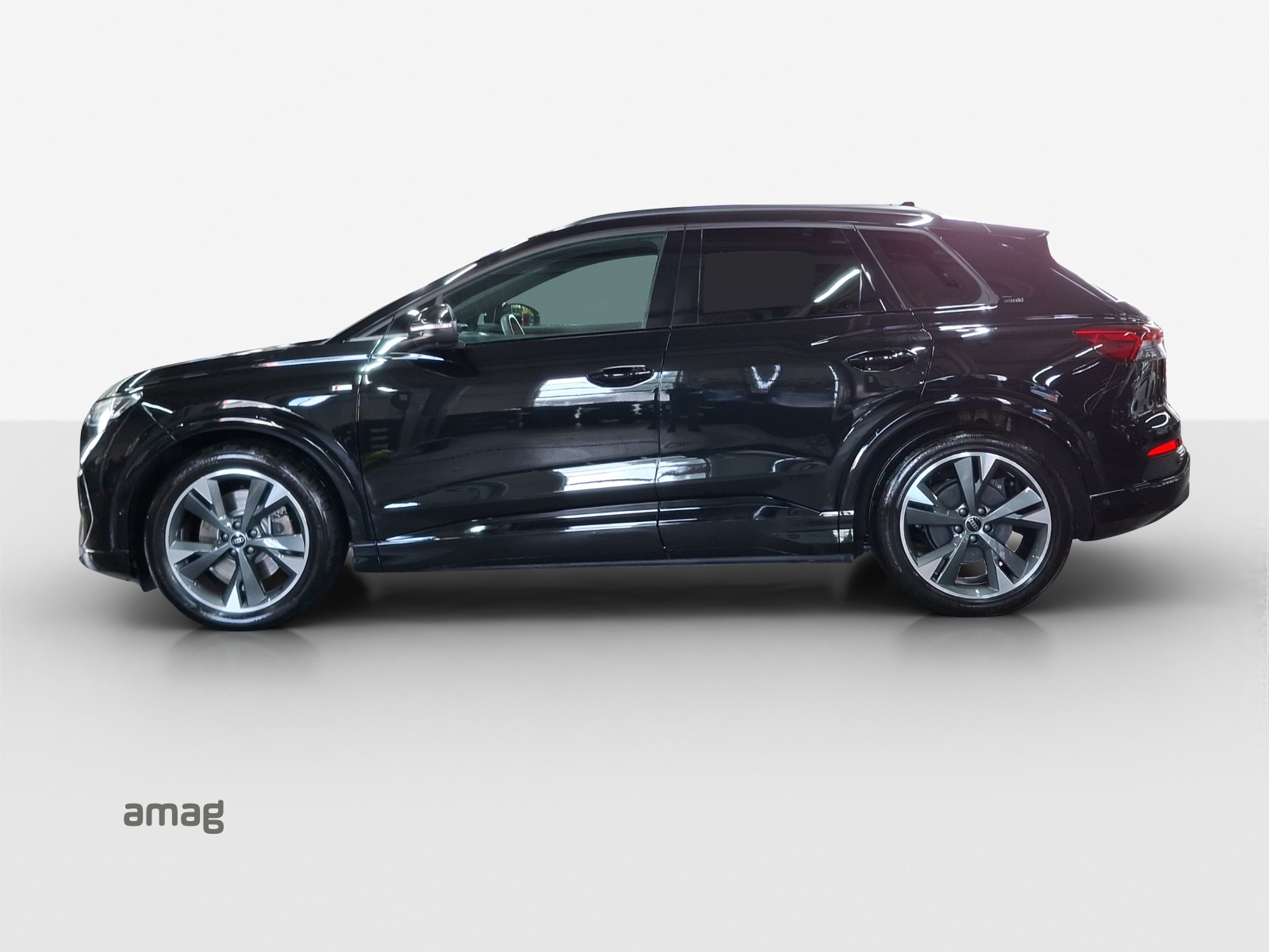 AUDI Q4 e-tron 45 Edition Swiss Ski quattro-showroom-element-1
