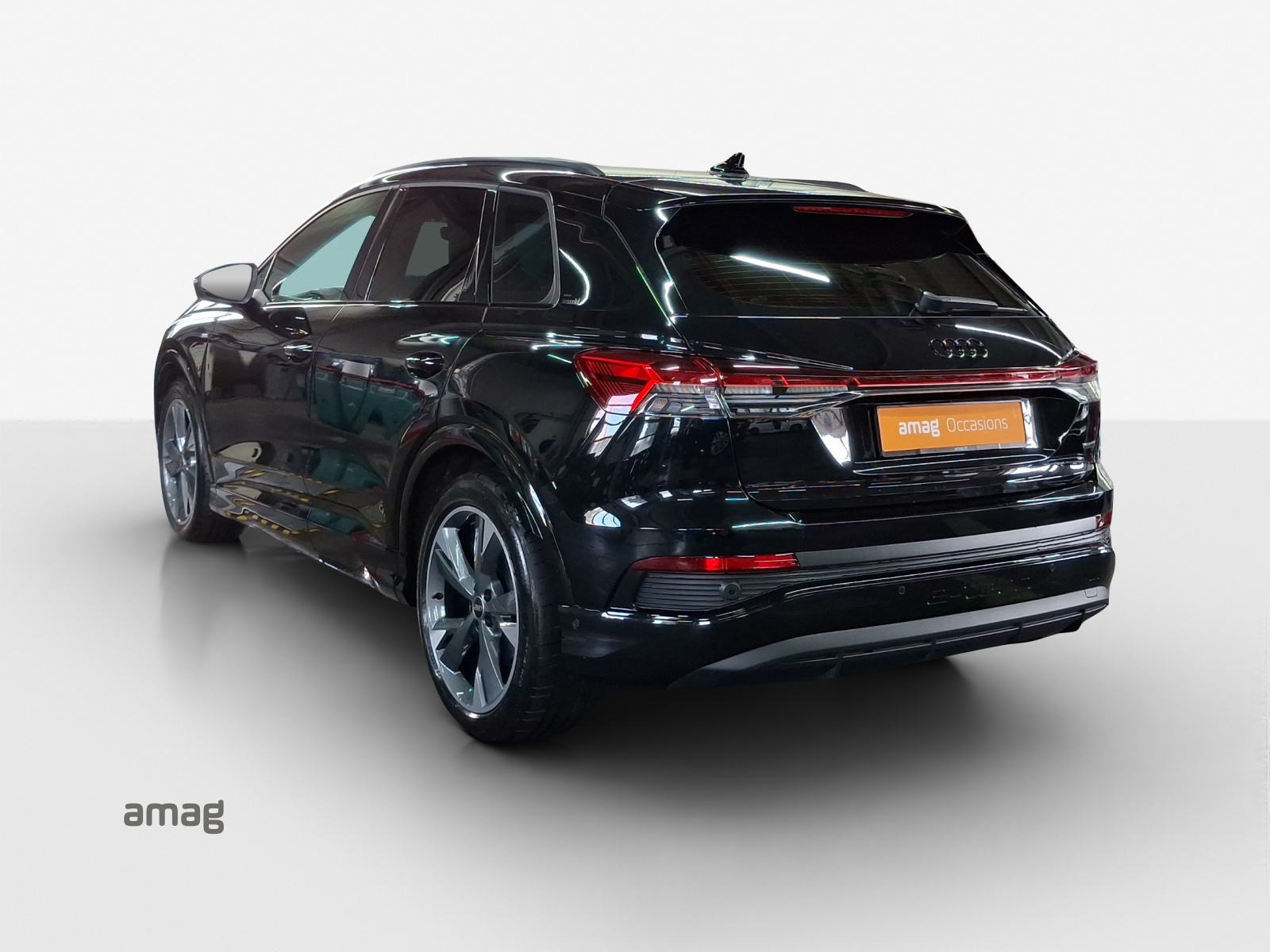 AUDI Q4 e-tron 45 Edition Swiss Ski quattro-showroom-element-3