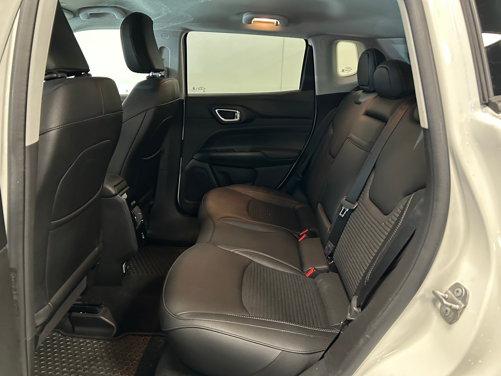 JEEP Compass 1.3 T PHEV Swiss Limited Plus AWD-image-12
