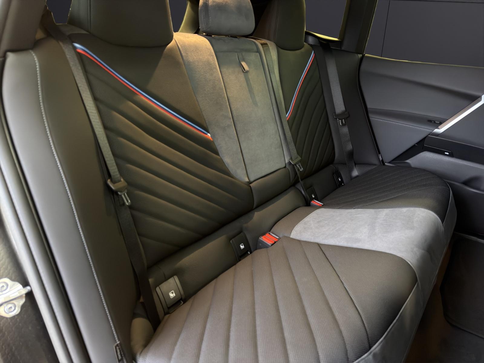 BMW iX xDrive60-image-13