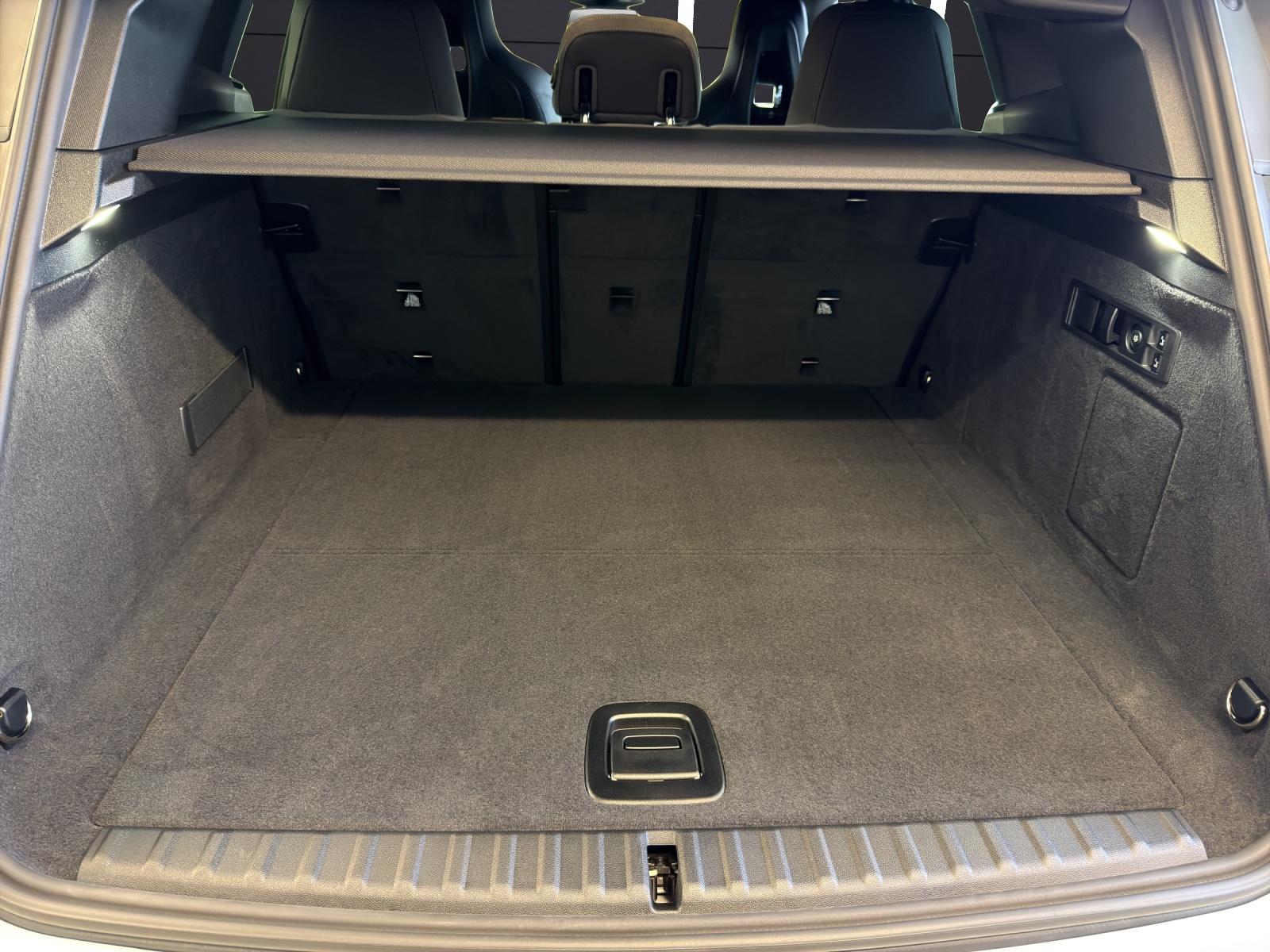 BMW iX xDrive60-image-12