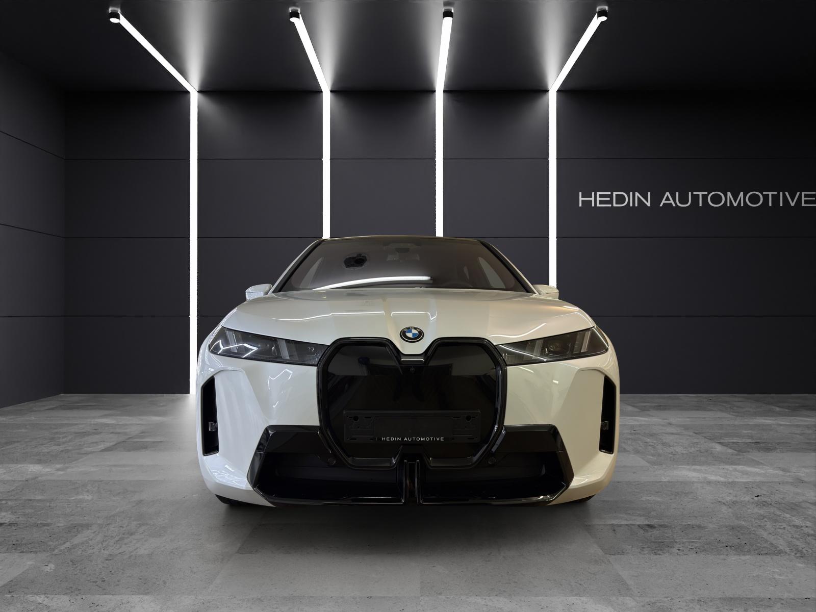 BMW iX xDrive60-image-7