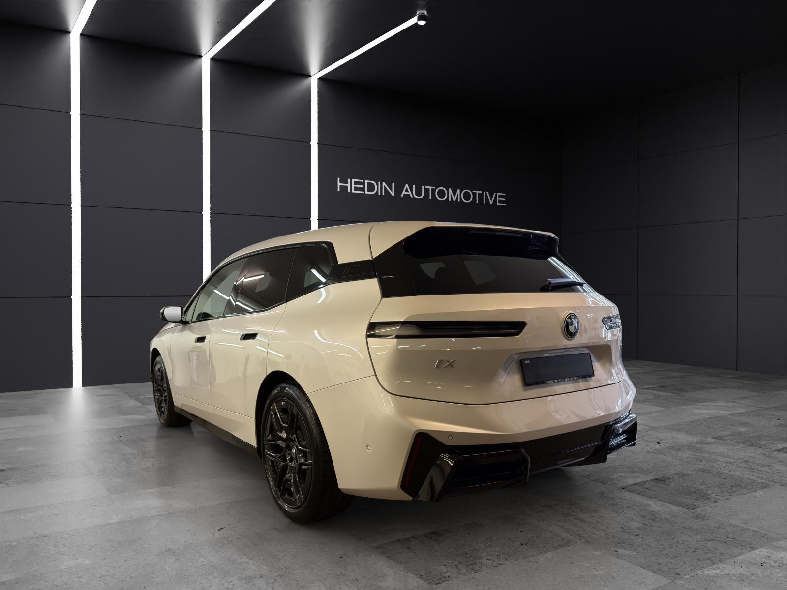 BMW iX xDrive60-showroom-element-2