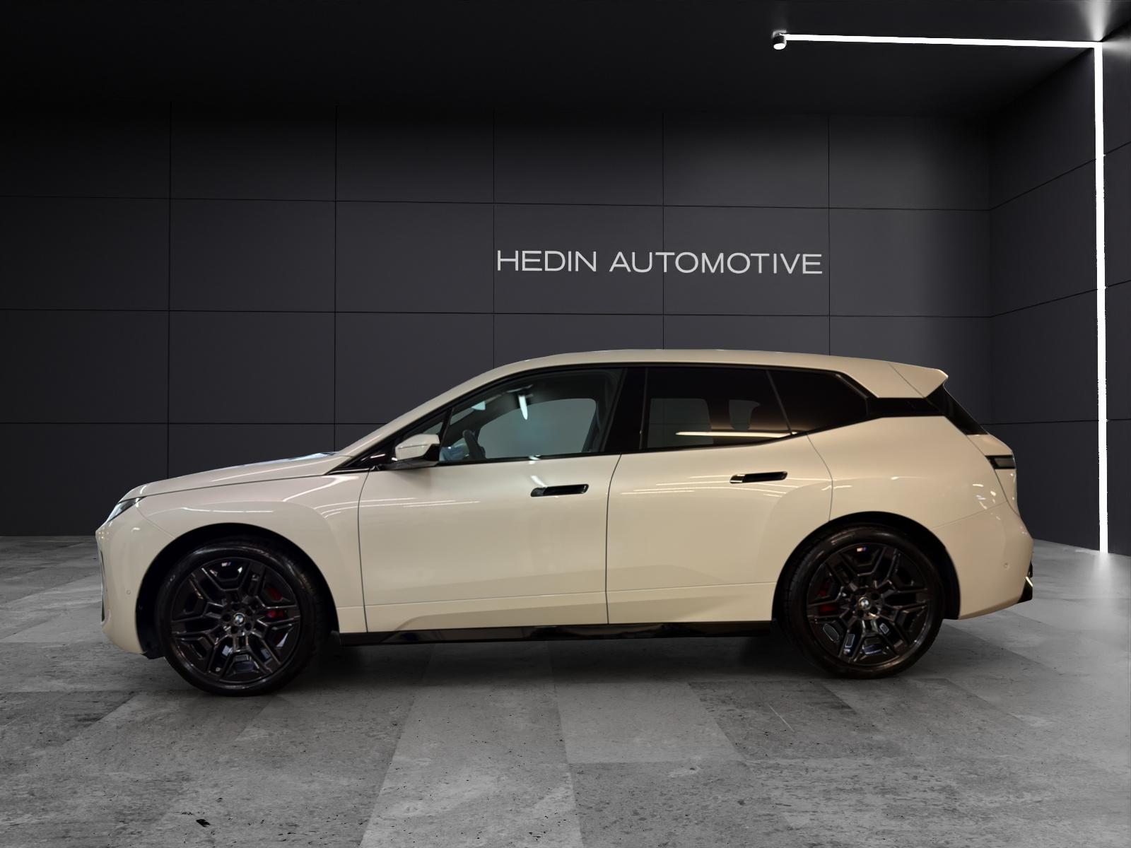 BMW iX xDrive60-showroom-element-1