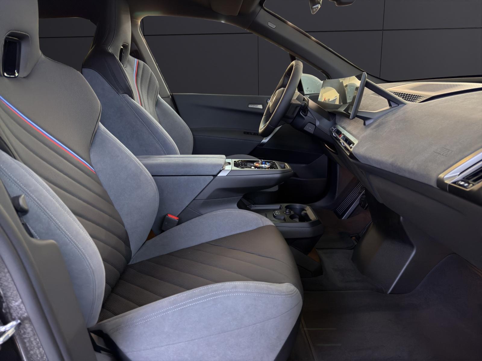 BMW iX xDrive60-image-14