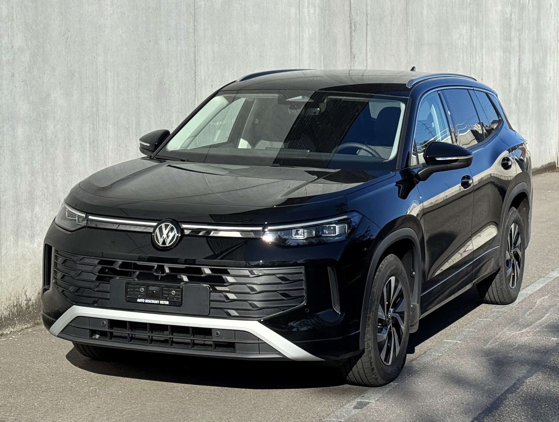 VW Tayron 1.5 TSI evo2 mHEV Life DSG mit Herstellergarantie 7 Plätzer und Neuzustand-image-1