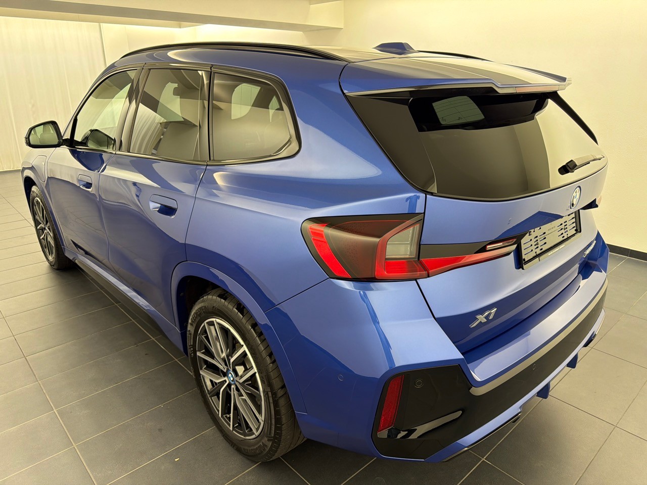 BMW X1 xDrive 25e M Sport-showroom-element-1