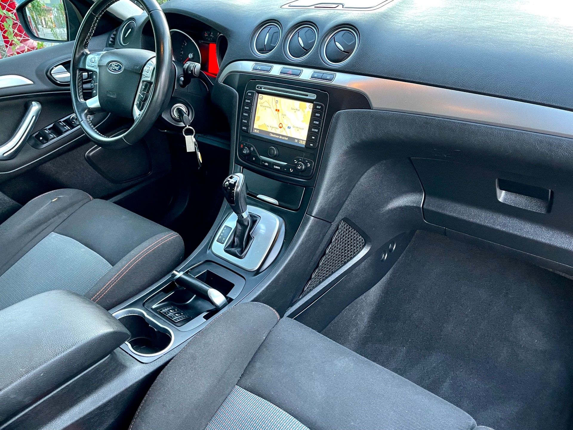FORD S-Max 2.0 TDCi TitaniumS PowerShift-image-19