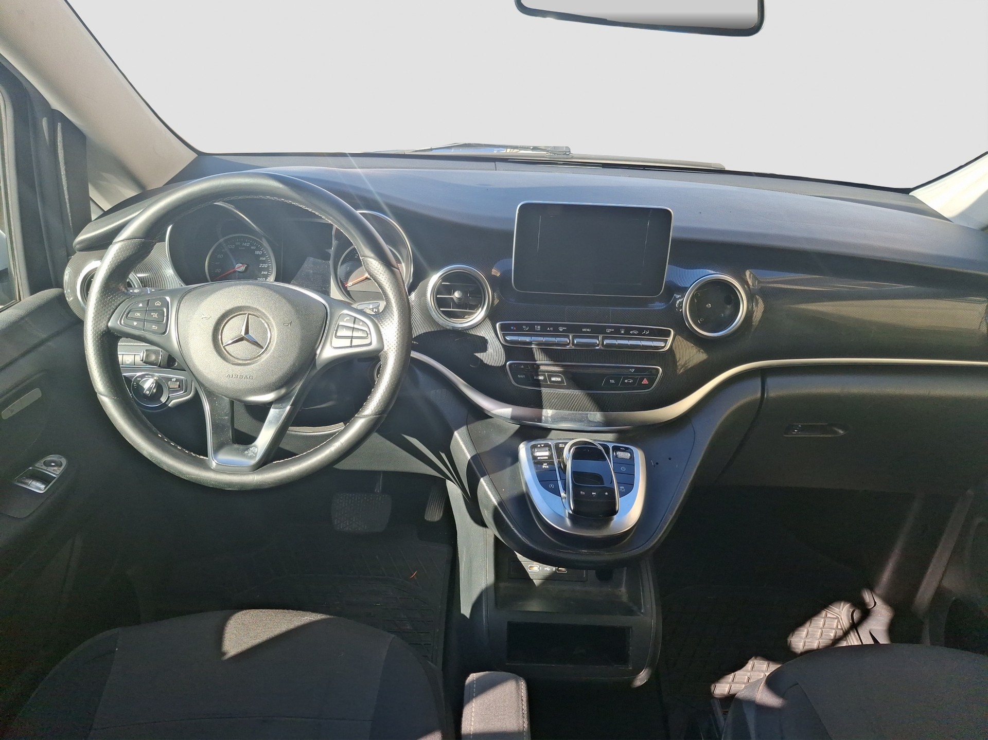 MERCEDES-BENZ V 250 d lang 4Matic 7G-Tronic-image-9