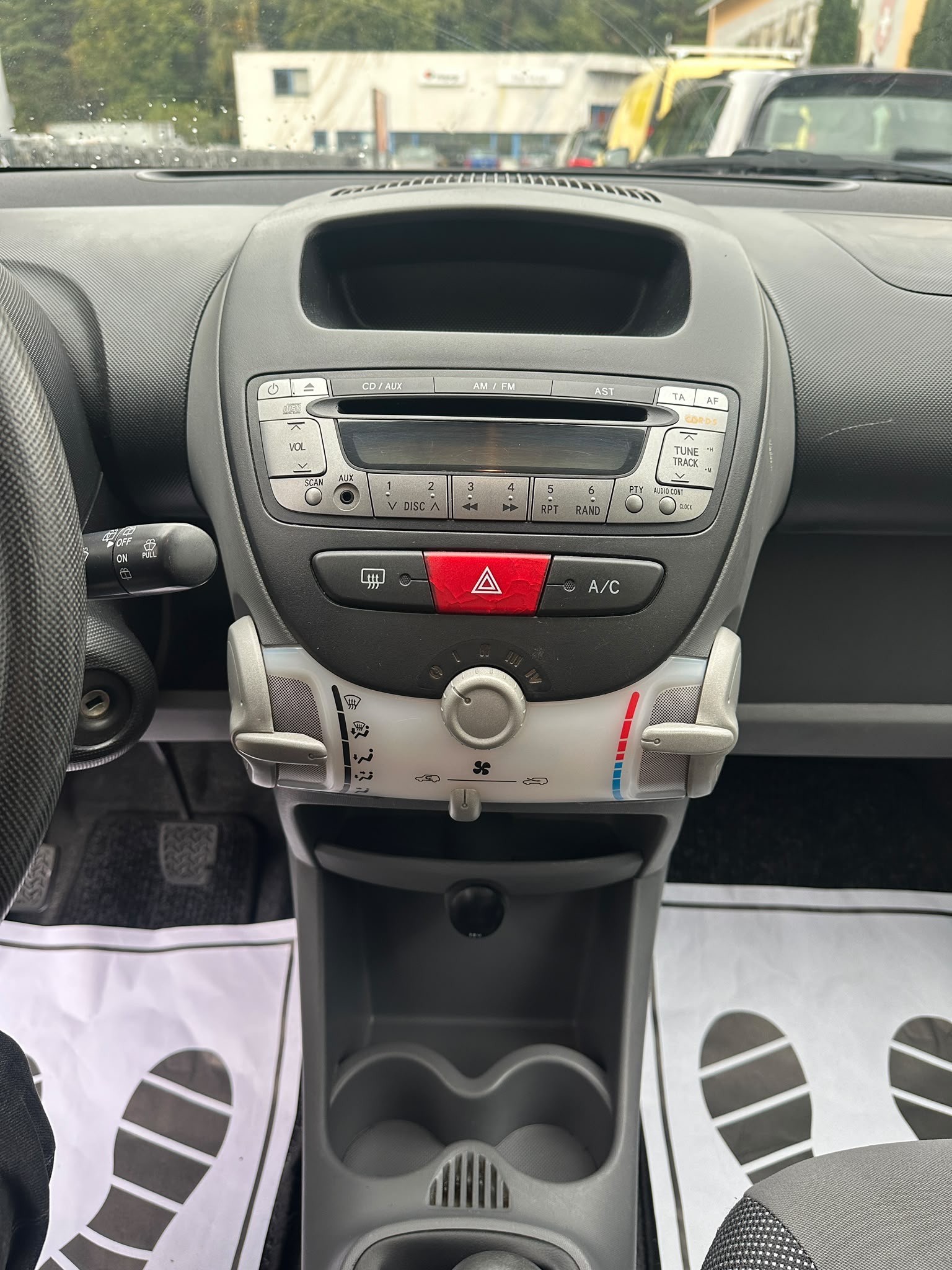 PEUGEOT 107 1.0 Trendy-image-8