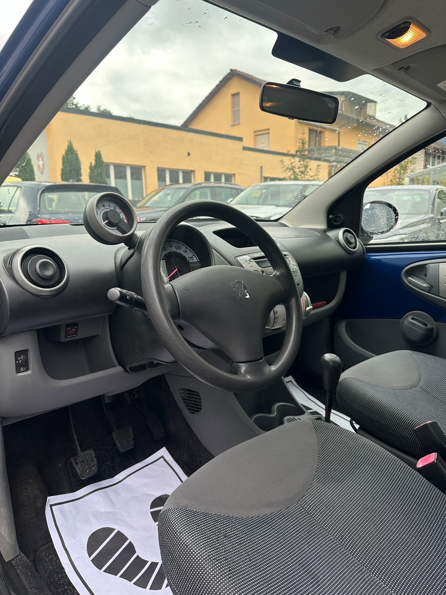 PEUGEOT 107 1.0 Trendy-image-6
