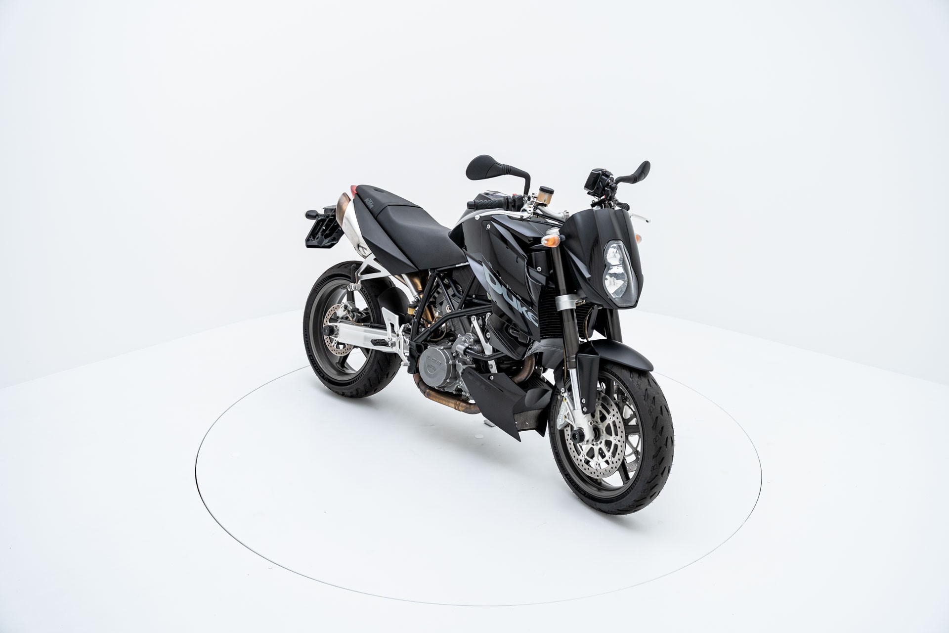 KTM 990 Super Duke-image-1