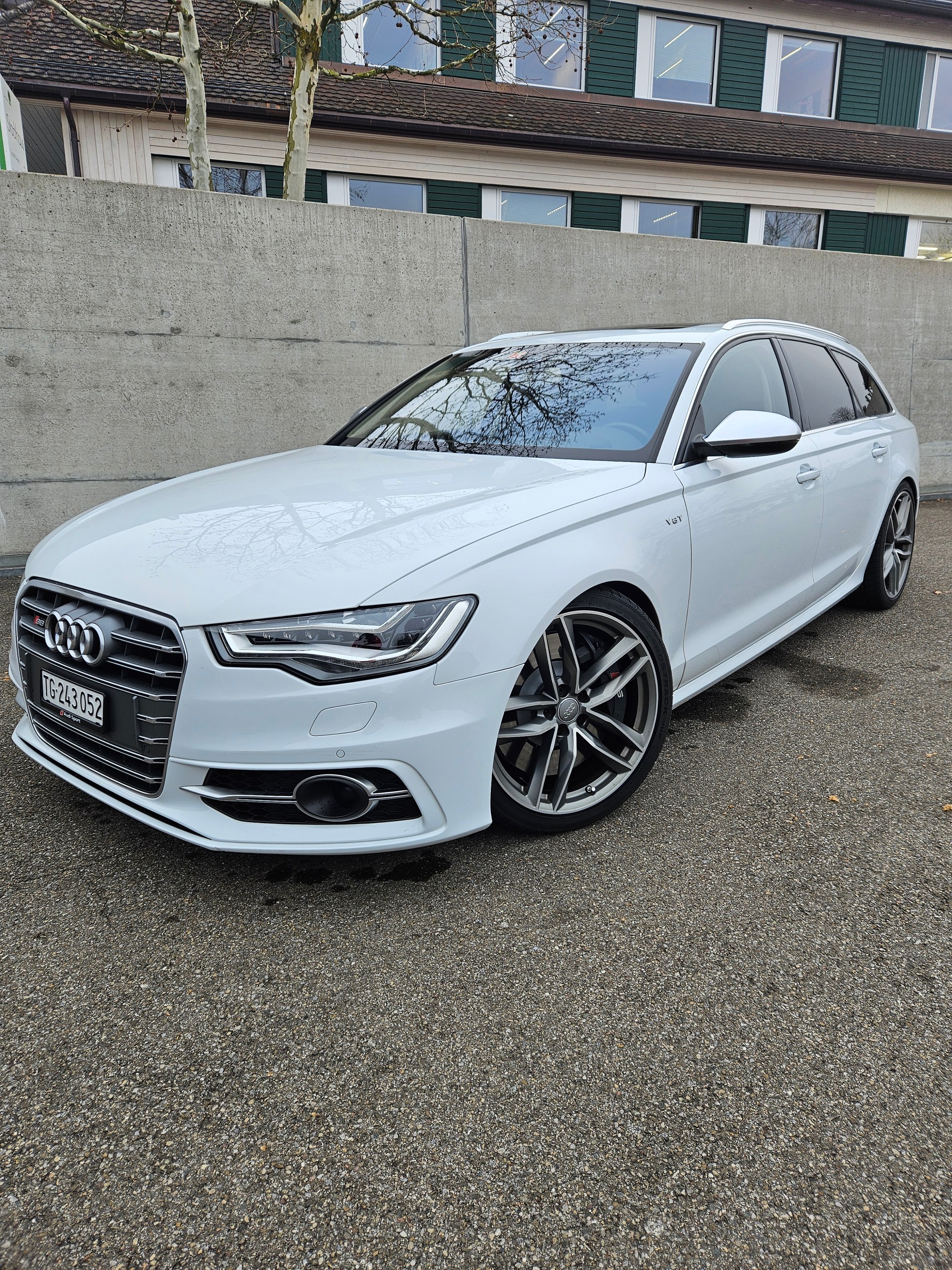 AUDI S6 4.0 TFSI Quattro-image-1
