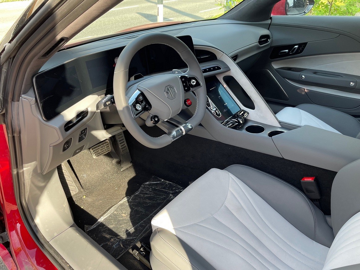 MG Cyberster 77 kWh AWD-showroom-element-2