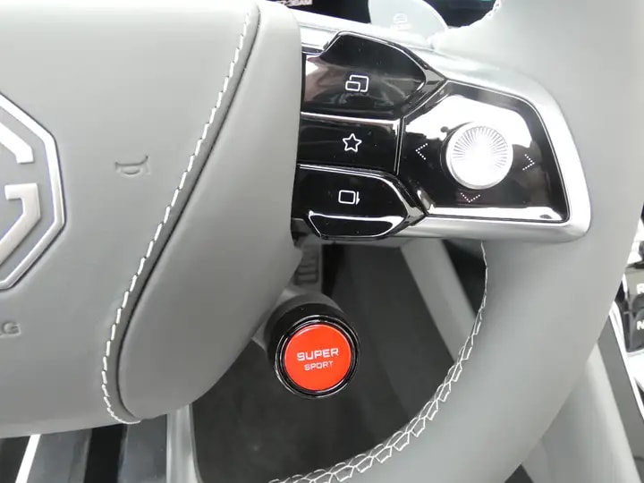 MG Cyberster 77 kWh AWD-image-11