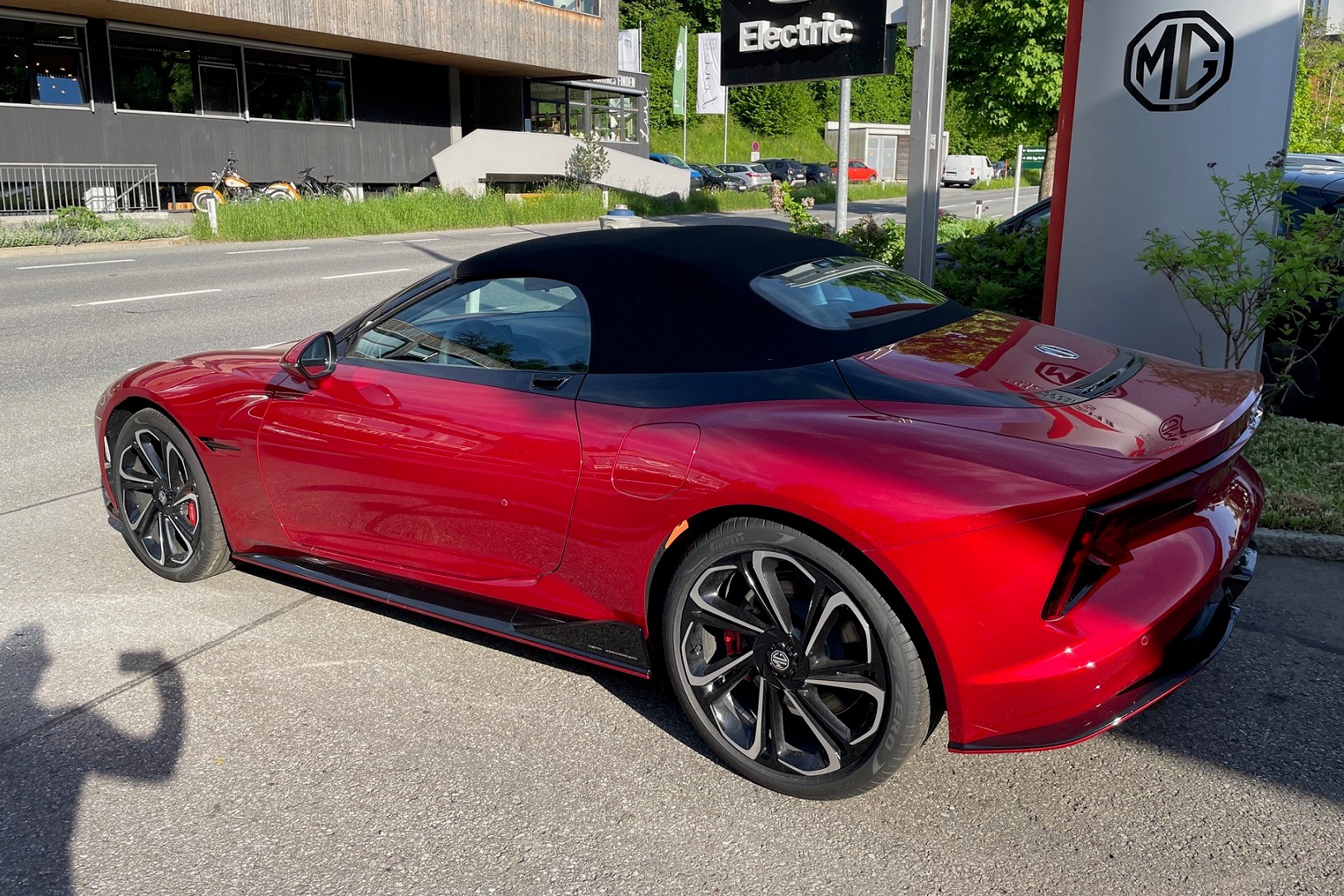 MG Cyberster 77 kWh AWD-showroom-element-1
