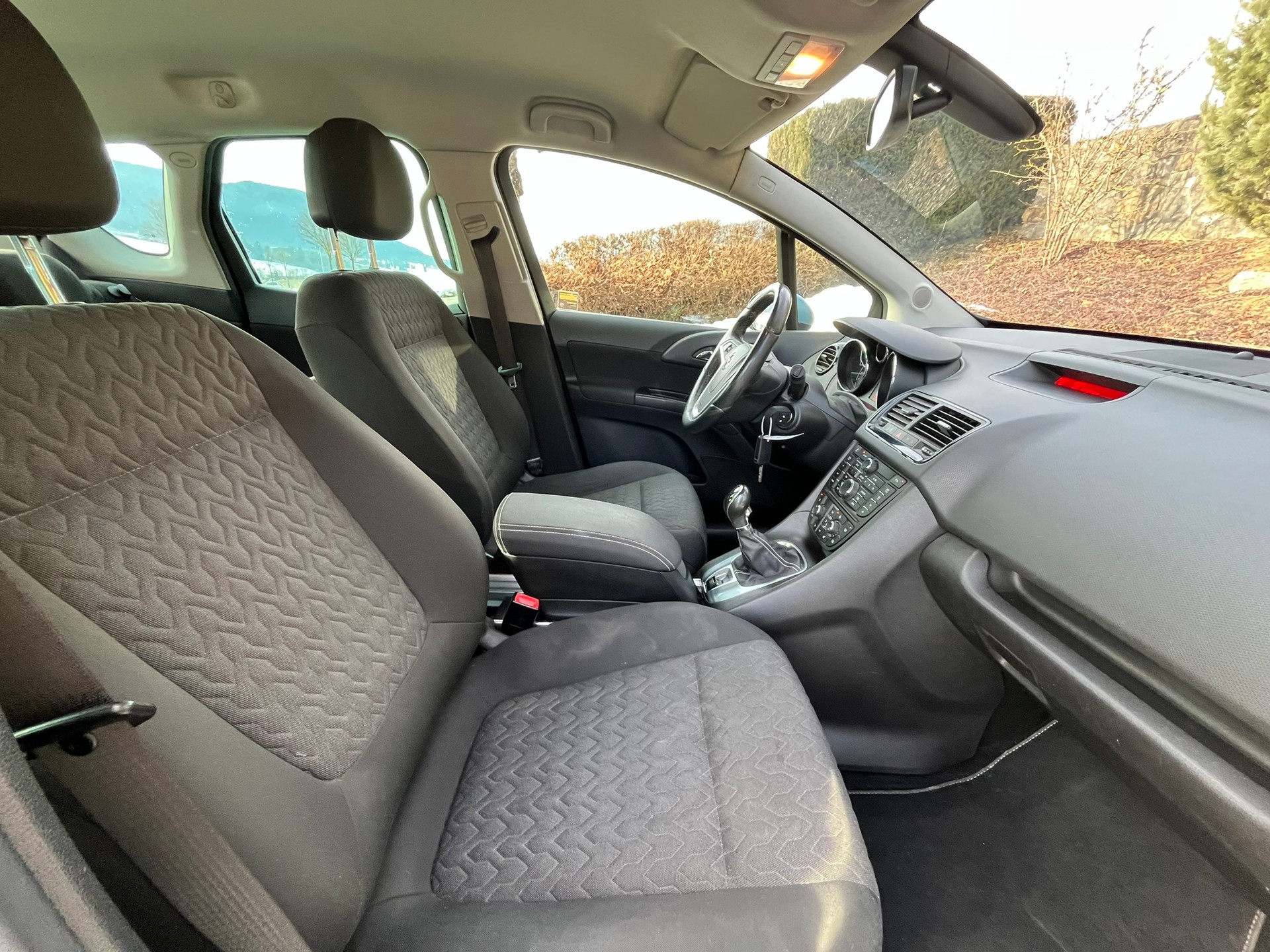 OPEL Meriva 1.6 DTN Active Edition-image-6