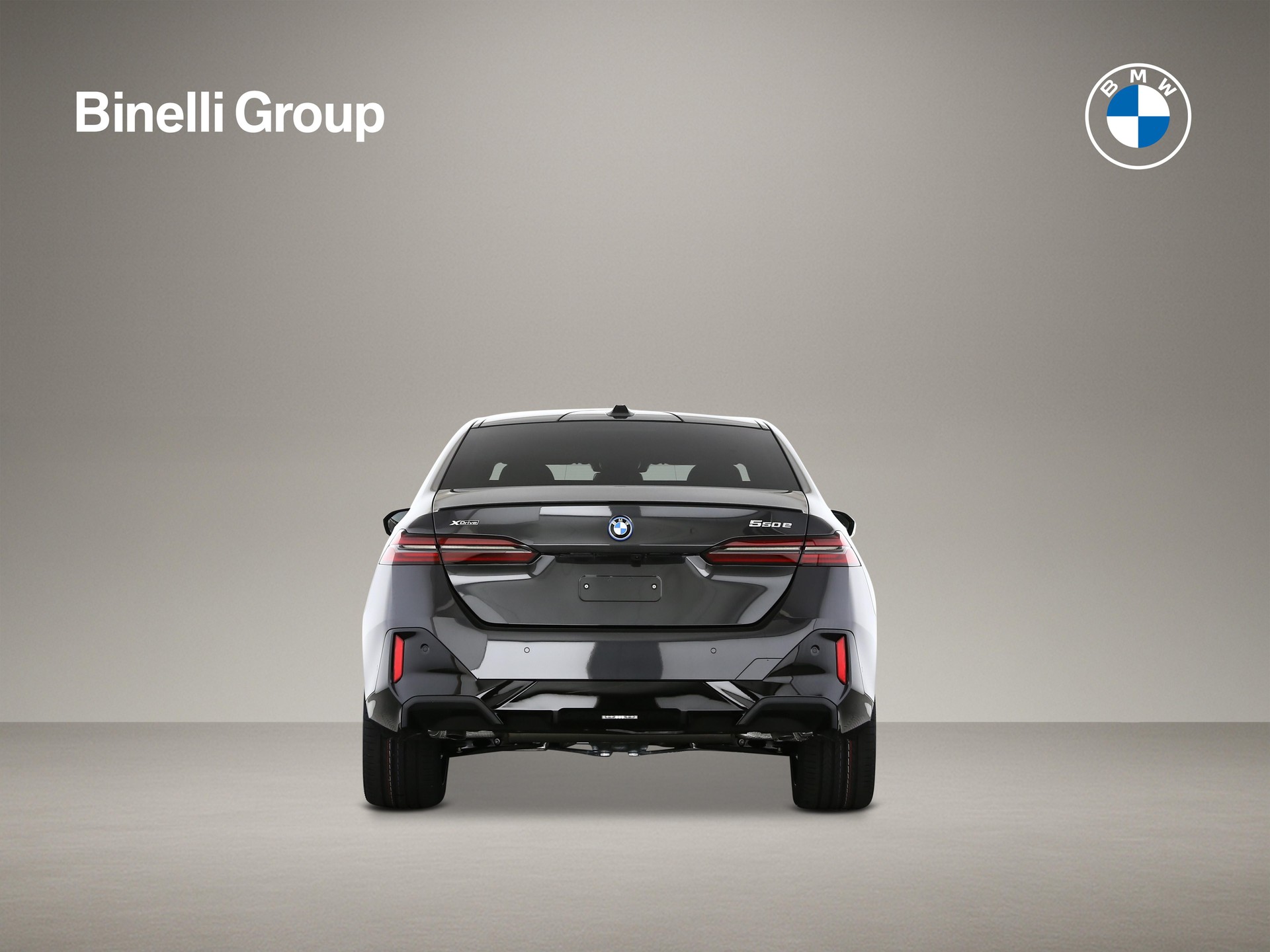 BMW 550e xDrive-showroom-element-3