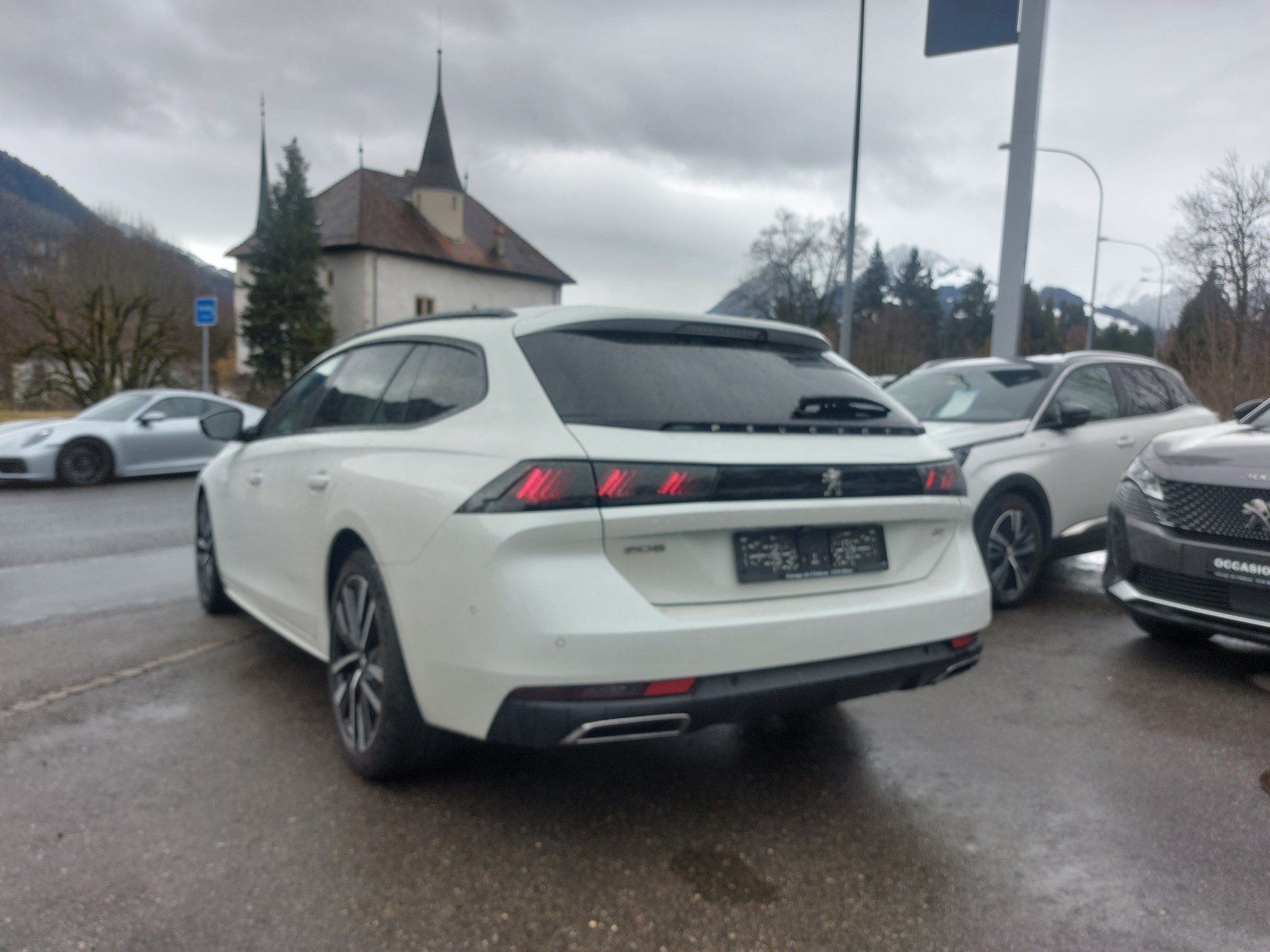 PEUGEOT 508 SW 1.5 Blue HDi Allure EAT8-image-8