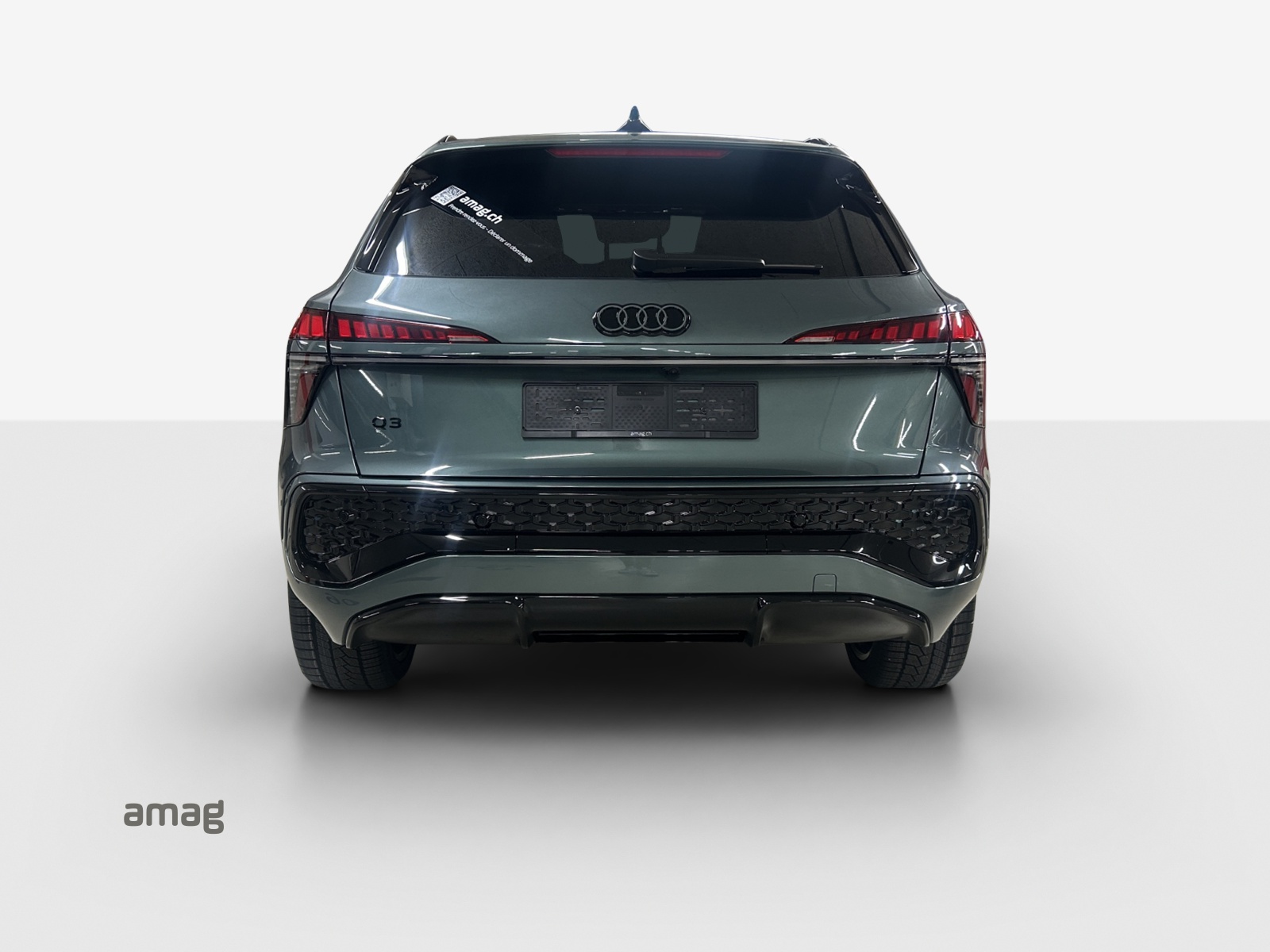 AUDI Q3 SUV e-hybrid 200 kW S tronig-showroom-element-3