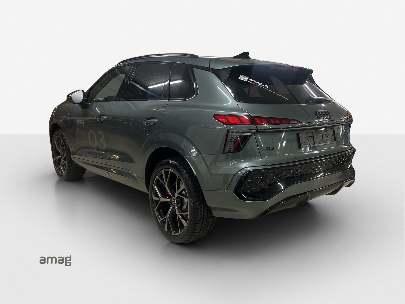 AUDI Q3 SUV e-hybrid 200 kW S tronig-showroom-element-2