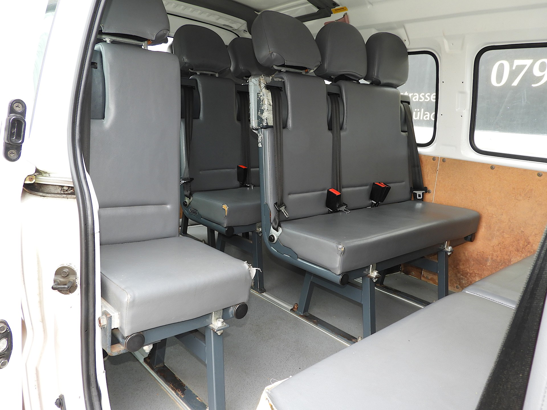 HYUNDAI H-1 2.4 3Van I CH FZ I 3 Erwachsene Plätze I 17 Kinderplätze I MFK 20.01.2026 I 1 Hand-image-11
