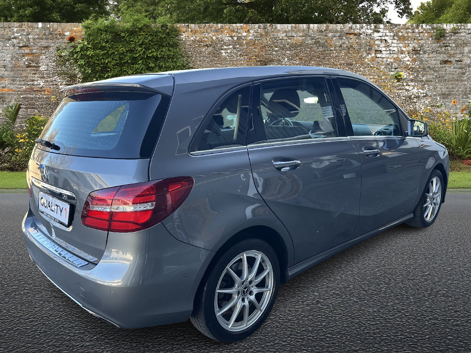 MERCEDES-BENZ B 220 Urban 4Matic 7G-DCT-image-4