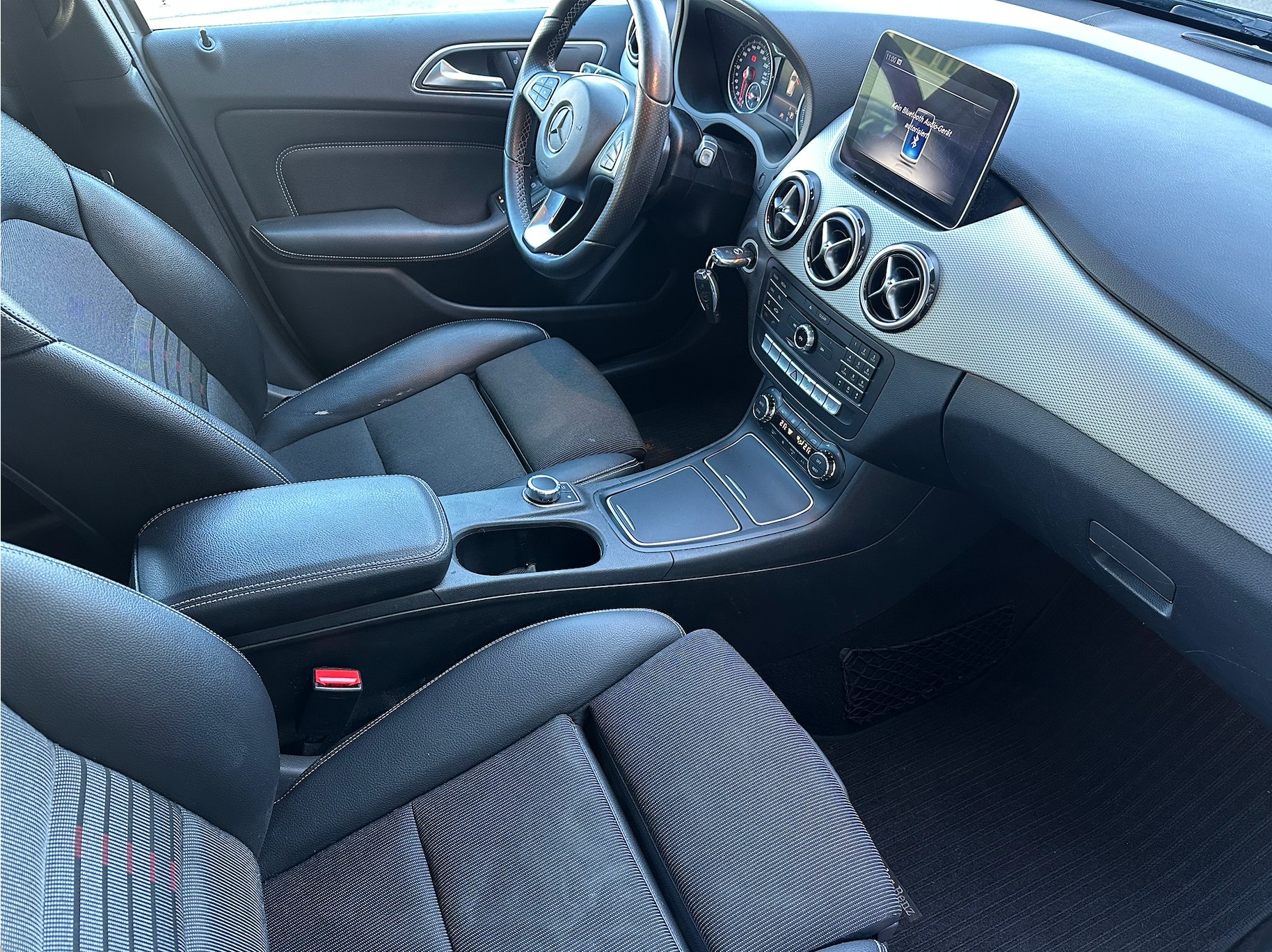 MERCEDES-BENZ B 220 Urban 4Matic 7G-DCT-image-9