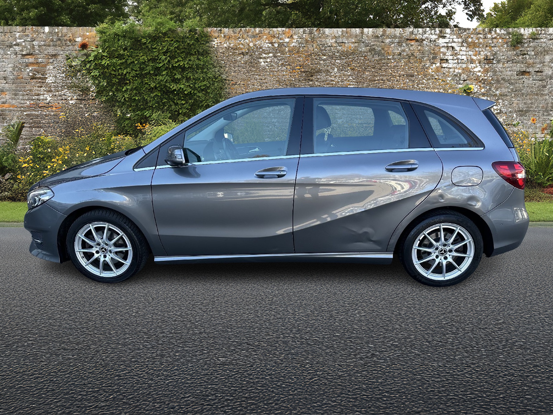 MERCEDES-BENZ B 220 Urban 4Matic 7G-DCT-image-1