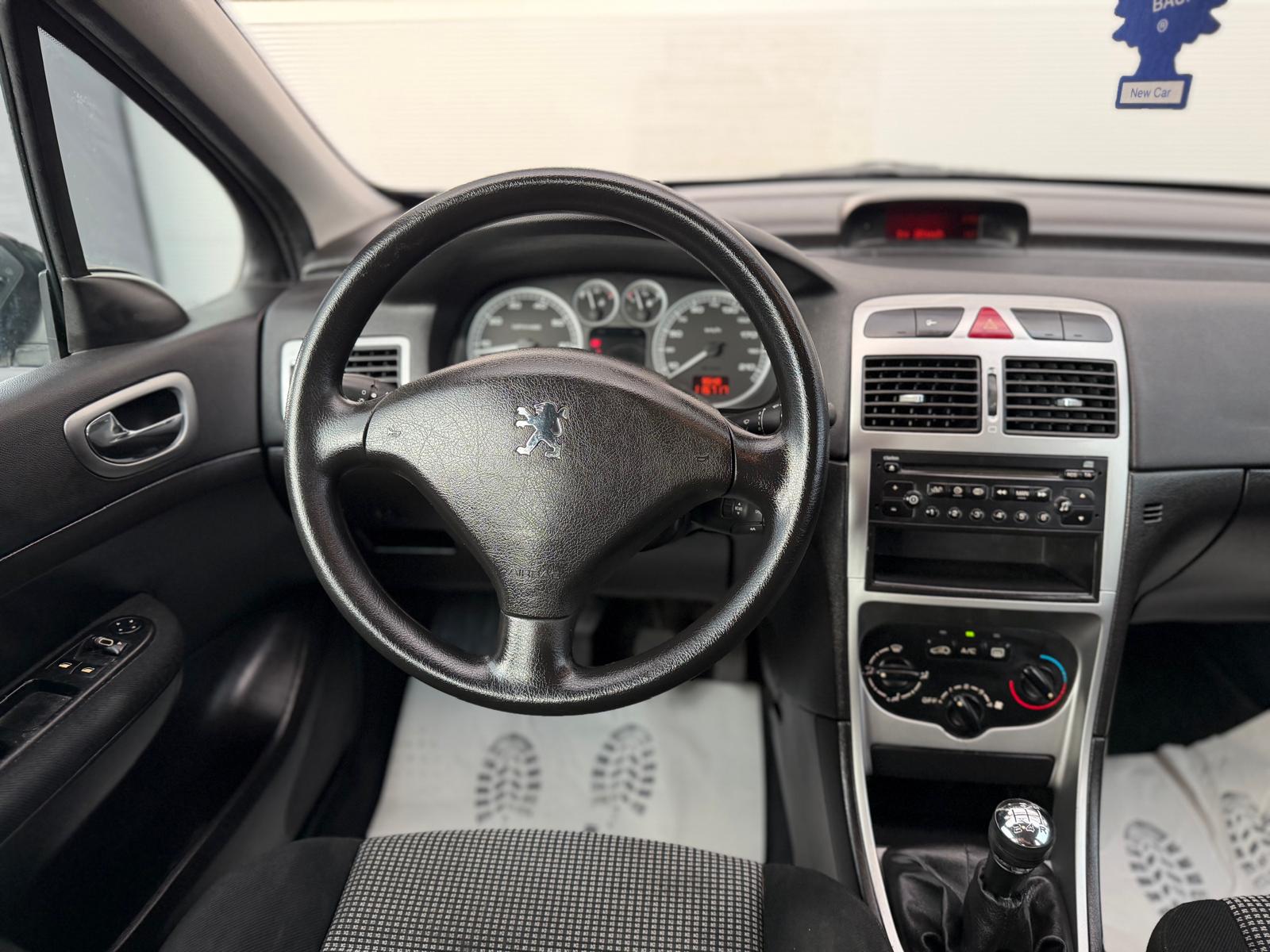 PEUGEOT 307 1.4 16V XR-image-6