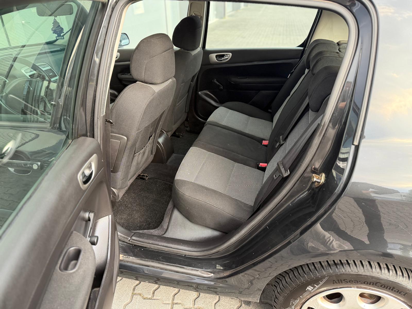 PEUGEOT 307 1.4 16V XR-image-10