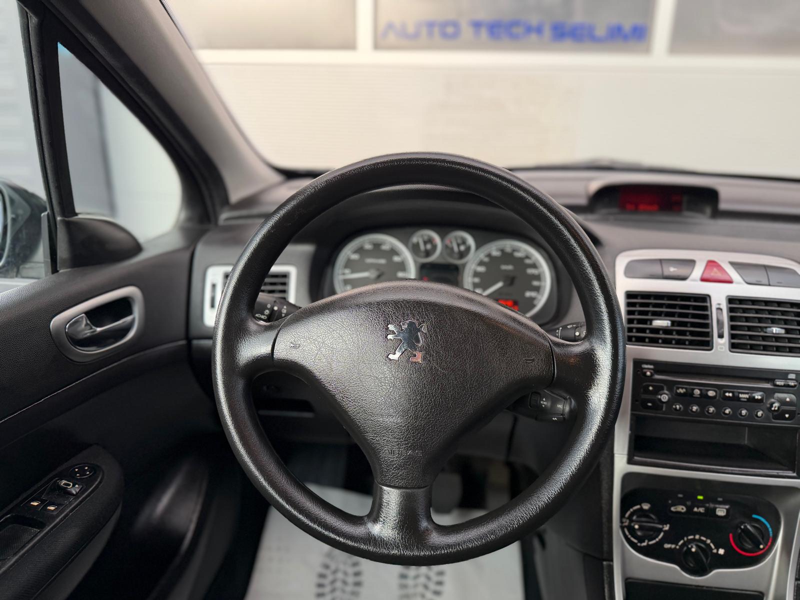 PEUGEOT 307 1.4 16V XR-image-7