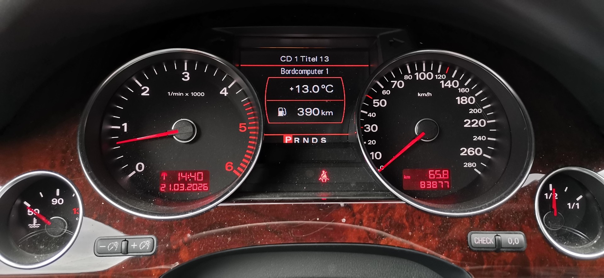 AUDI A8 4.2 V8 TDI DPF quattro-image-9