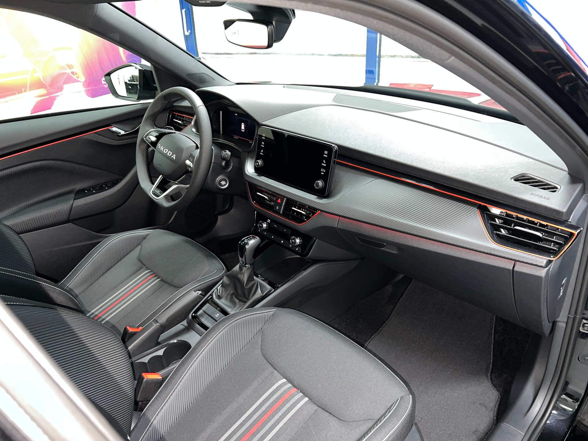 SKODA Kamiq 1.5 TSI Monte Carlo DSG Panoramadach / Lenkradheizung / Rückfahrkamera / Matrix-LED Scheinwerfer-image-11