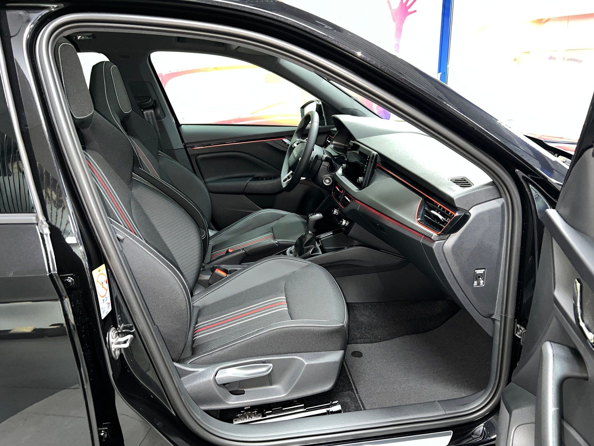 SKODA Kamiq 1.5 TSI Monte Carlo DSG Panoramadach / Lenkradheizung / Rückfahrkamera / Matrix-LED Scheinwerfer-image-8