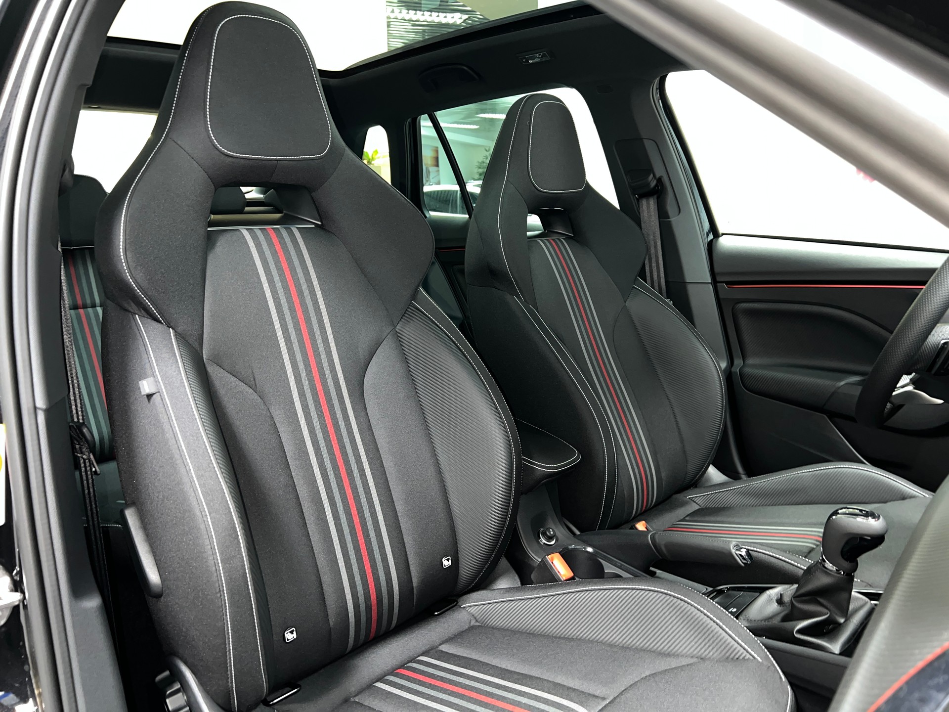 SKODA Kamiq 1.5 TSI Monte Carlo DSG Panoramadach / Lenkradheizung / Rückfahrkamera / Matrix-LED Scheinwerfer-image-9