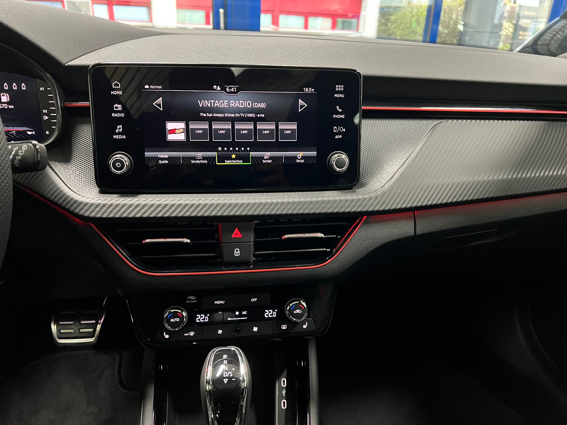 SKODA Kamiq 1.5 TSI Monte Carlo DSG Panoramadach / Lenkradheizung / Rückfahrkamera / Matrix-LED Scheinwerfer-image-18