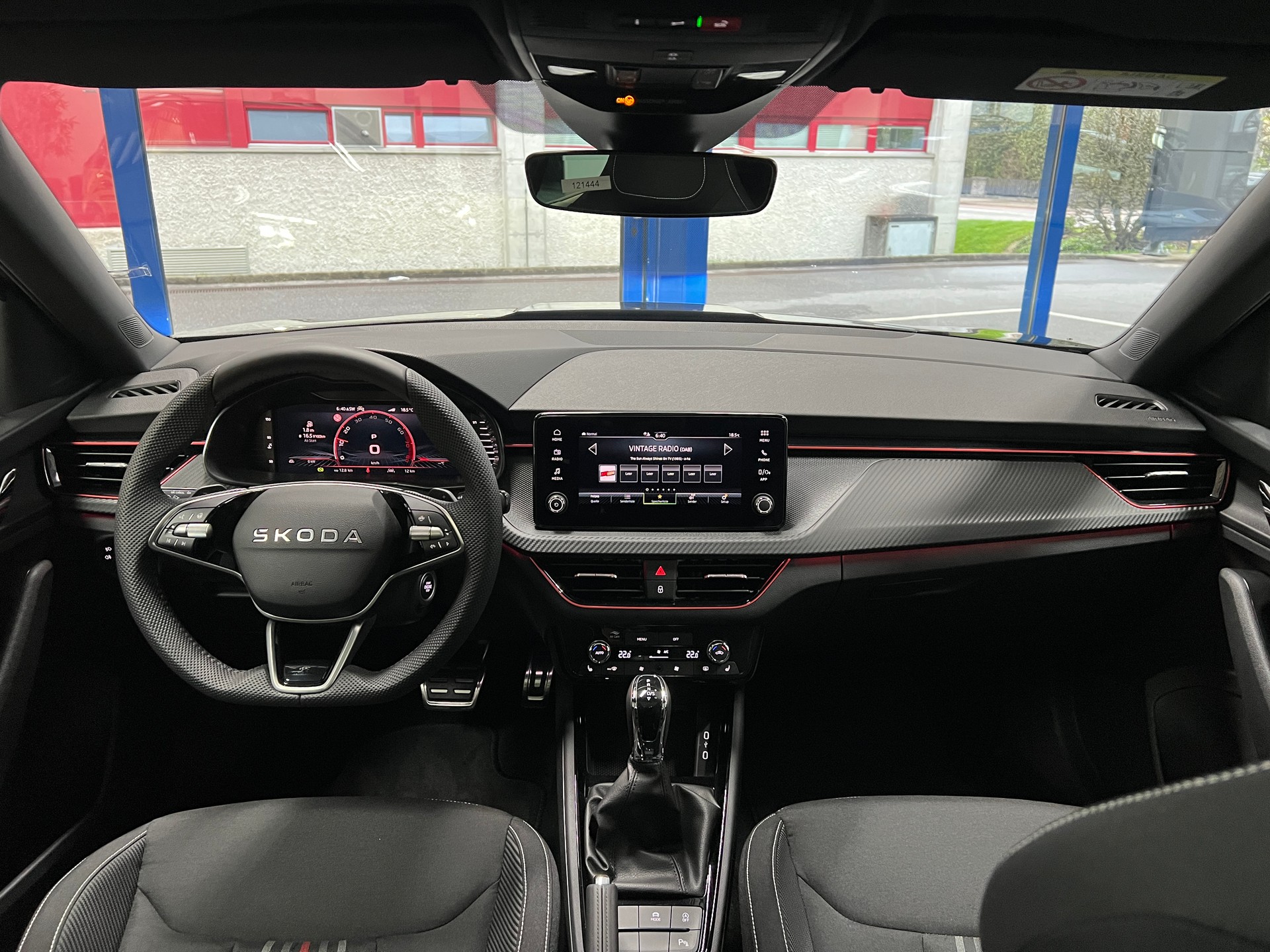 SKODA Kamiq 1.5 TSI Monte Carlo DSG Panoramadach / Lenkradheizung / Rückfahrkamera / Matrix-LED Scheinwerfer-image-13