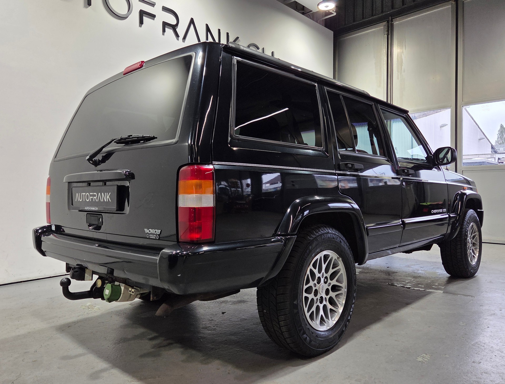 JEEP Cherokee 4.0 Limited-showroom-element-2