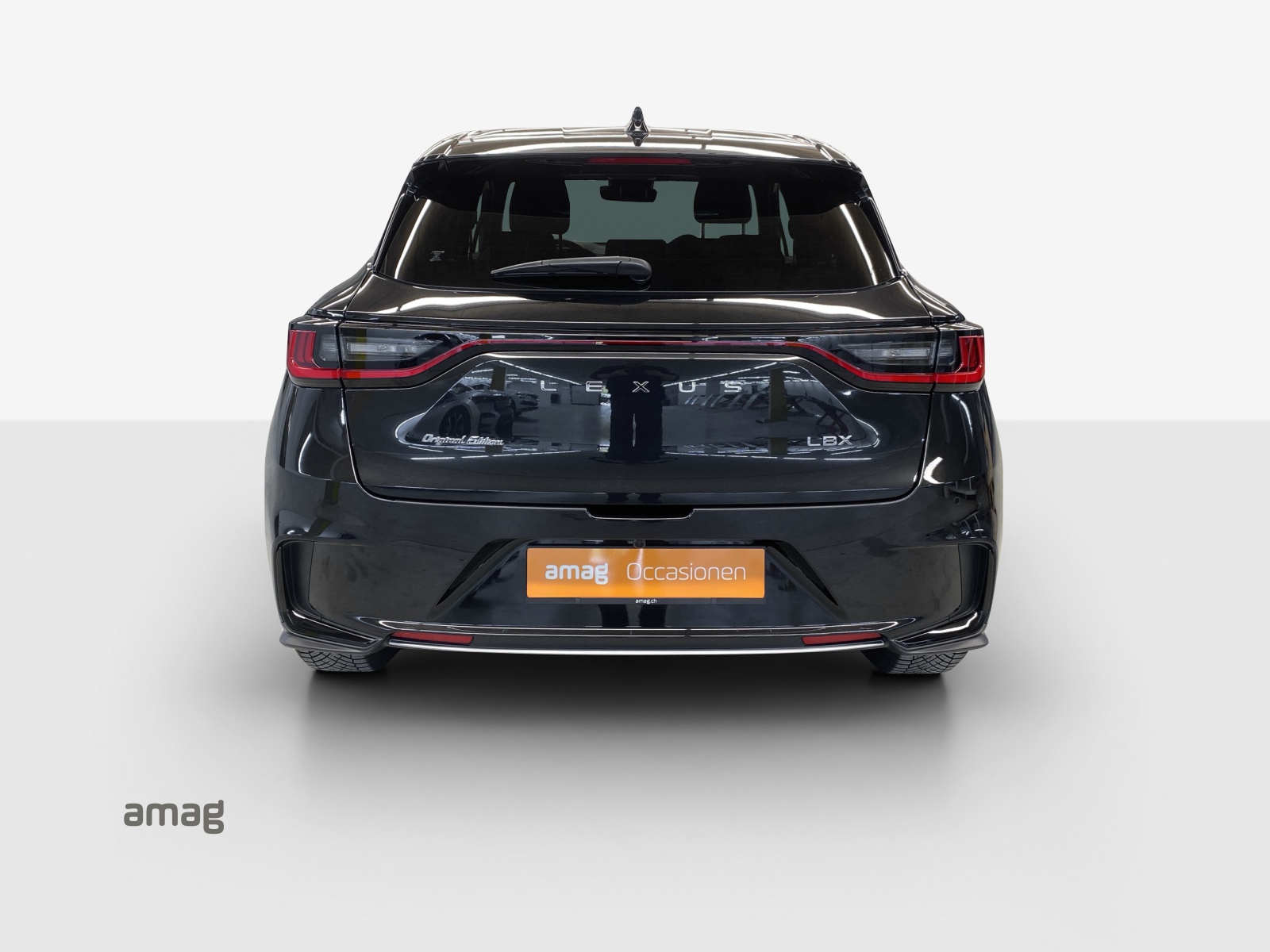 LEXUS LBX AWD Elegant CVT-showroom-element-3