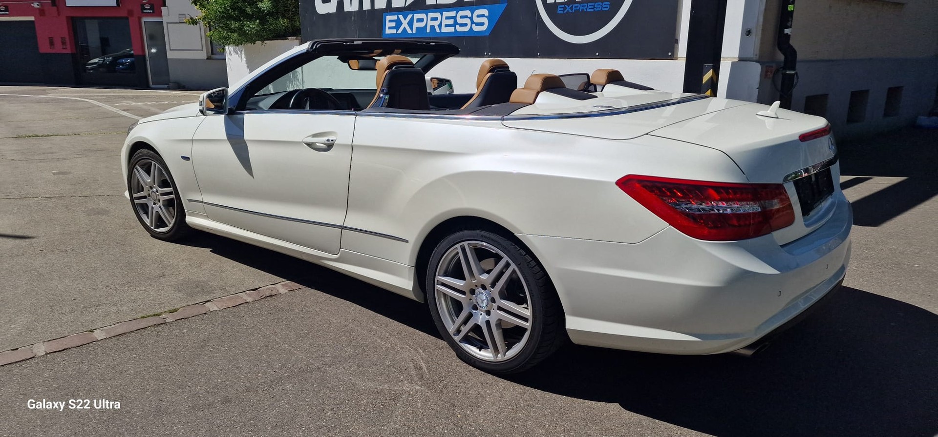 MERCEDES-BENZ E 250 CGI BlueEfficiency Automatic-image-7