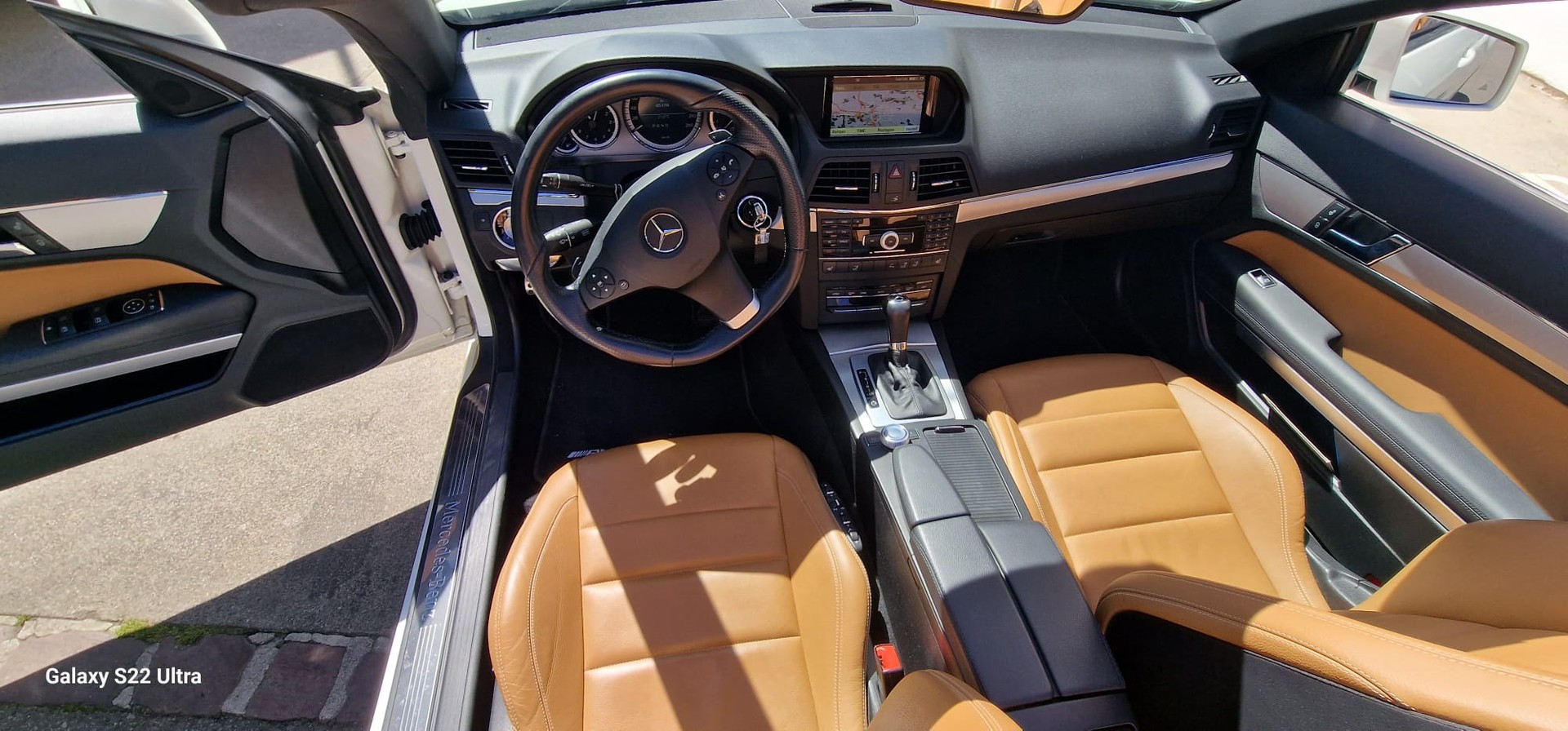 MERCEDES-BENZ E 250 CGI BlueEfficiency Automatic-image-12