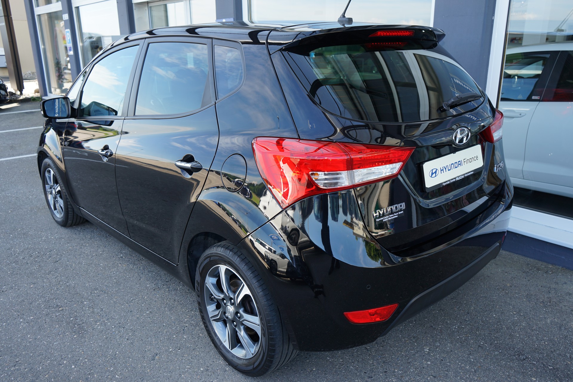 HYUNDAI iX20 1.6 Amplia Automatic-image-4