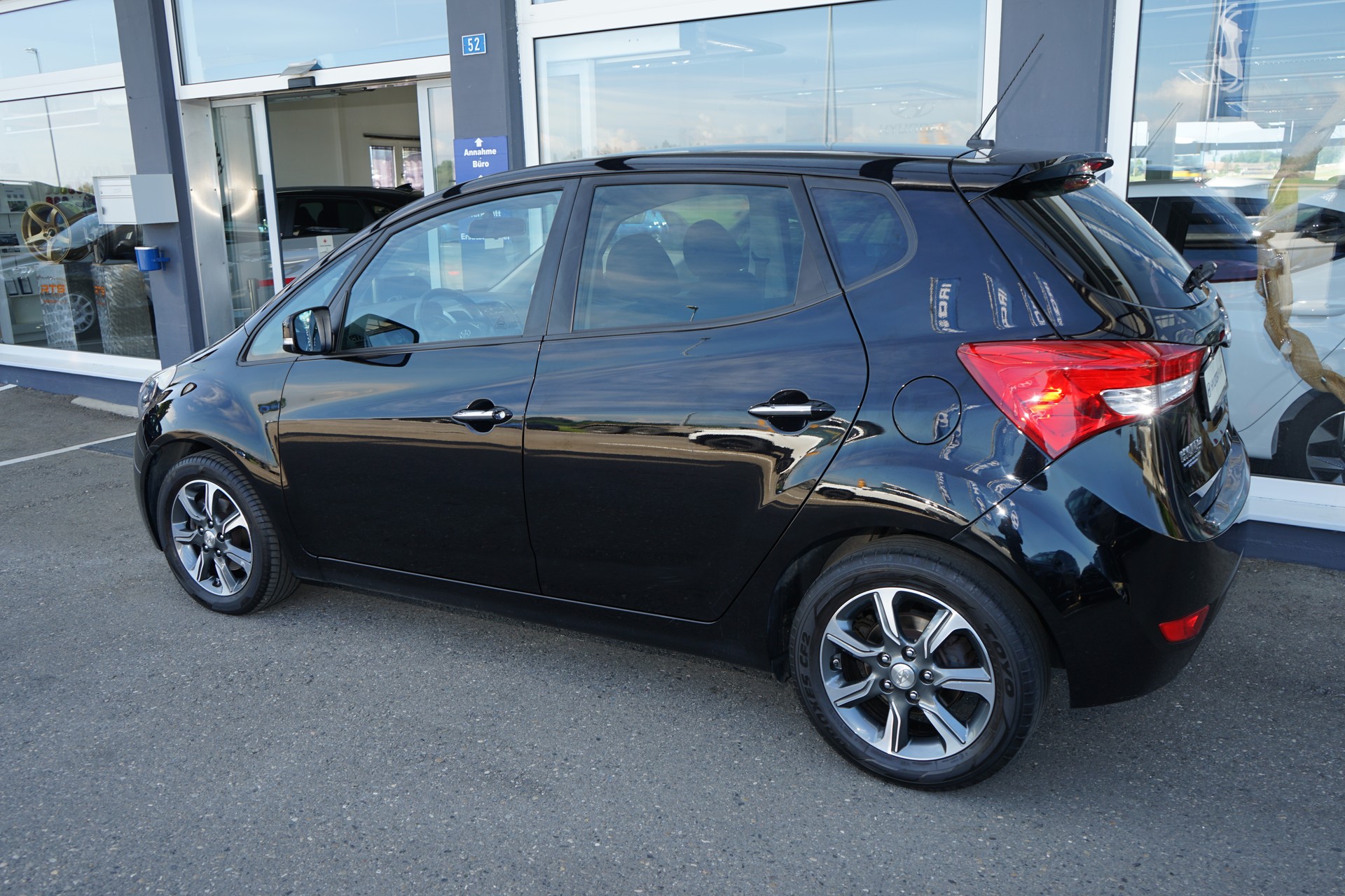 HYUNDAI iX20 1.6 Amplia Automatic-showroom-element-3