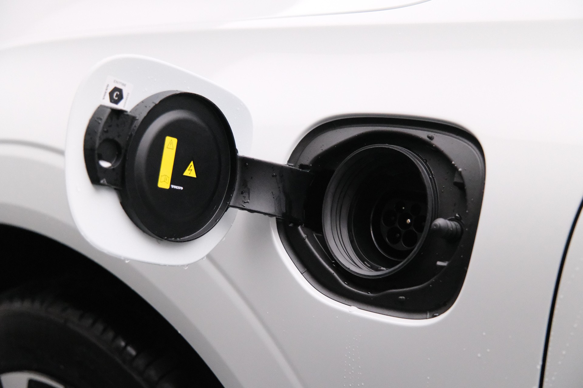 VOLVO XC60 2.0 T6 TE Ultra Dark eAWD-image-7