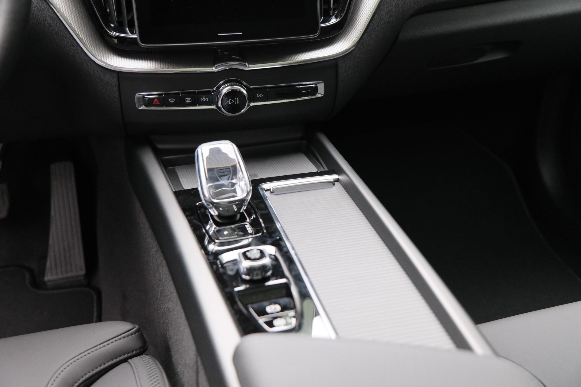 VOLVO XC60 2.0 T6 TE Ultra Dark eAWD-image-17